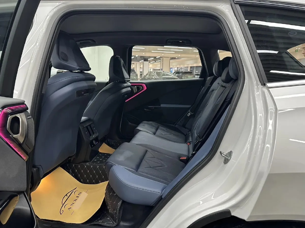 2025 BMW X3 2.0T 258HP L4 8AT,autocango,china used car exporter,china ev exporter,chinese used car exporter,chinese used ev exporter