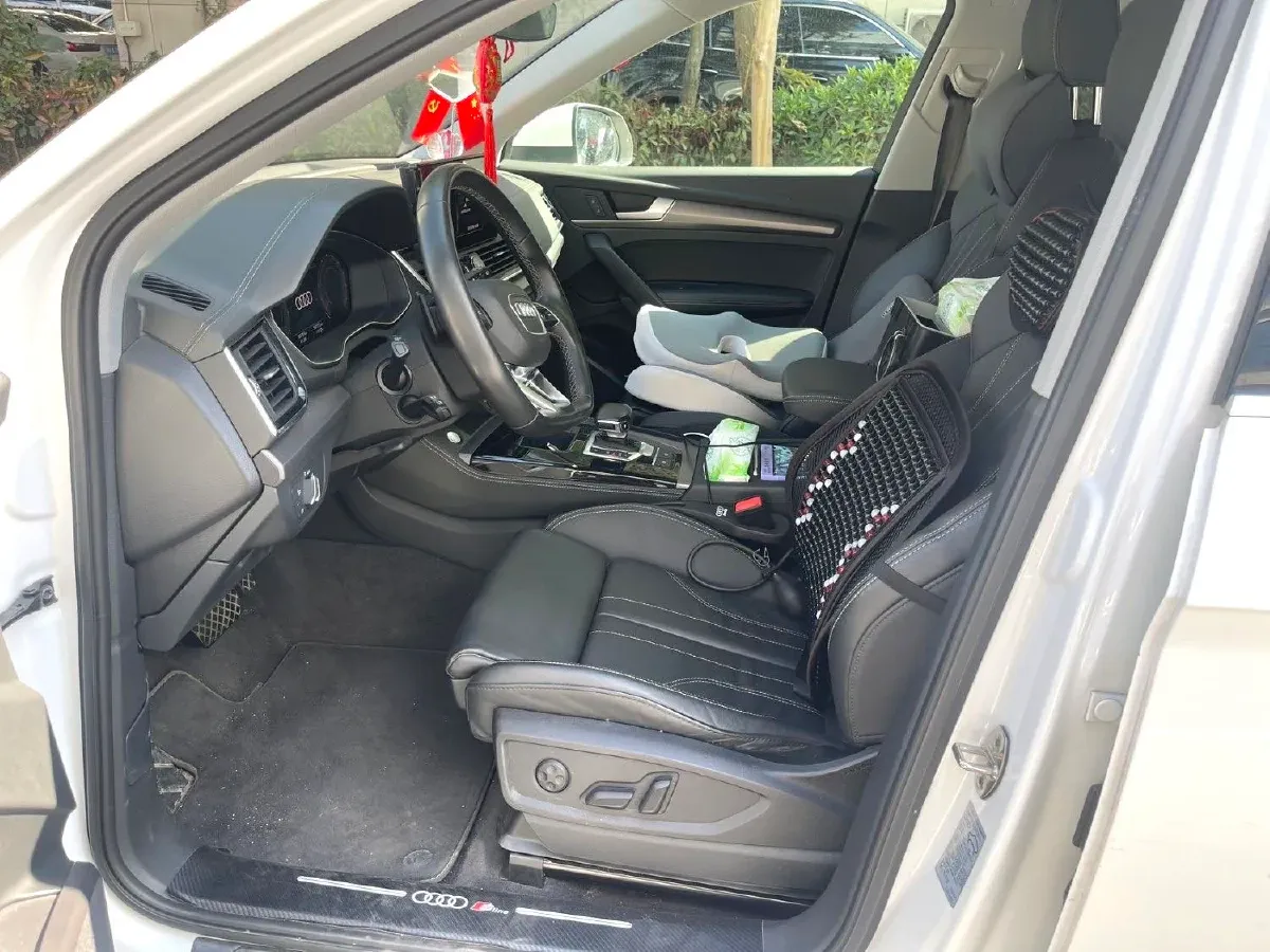 2022 Audi Q5L 2.0T 190HP L4 7DCT,autocango,china used car exporter,china ev exporter,chinese used car exporter,chinese used ev exporter