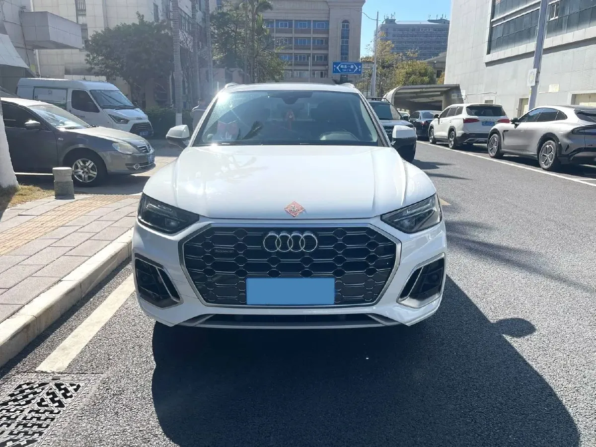 2022 Audi Q5L 2.0T 190HP L4 7DCT,autocango,china used car exporter,china ev exporter,chinese used car exporter,chinese used ev exporter