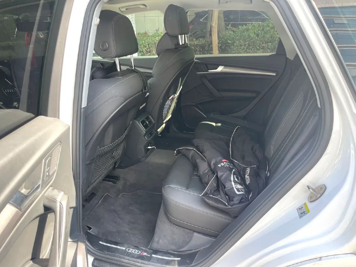 2022 Audi Q5L 2.0T 190HP L4 7DCT,autocango,china used car exporter,china ev exporter,chinese used car exporter,chinese used ev exporter