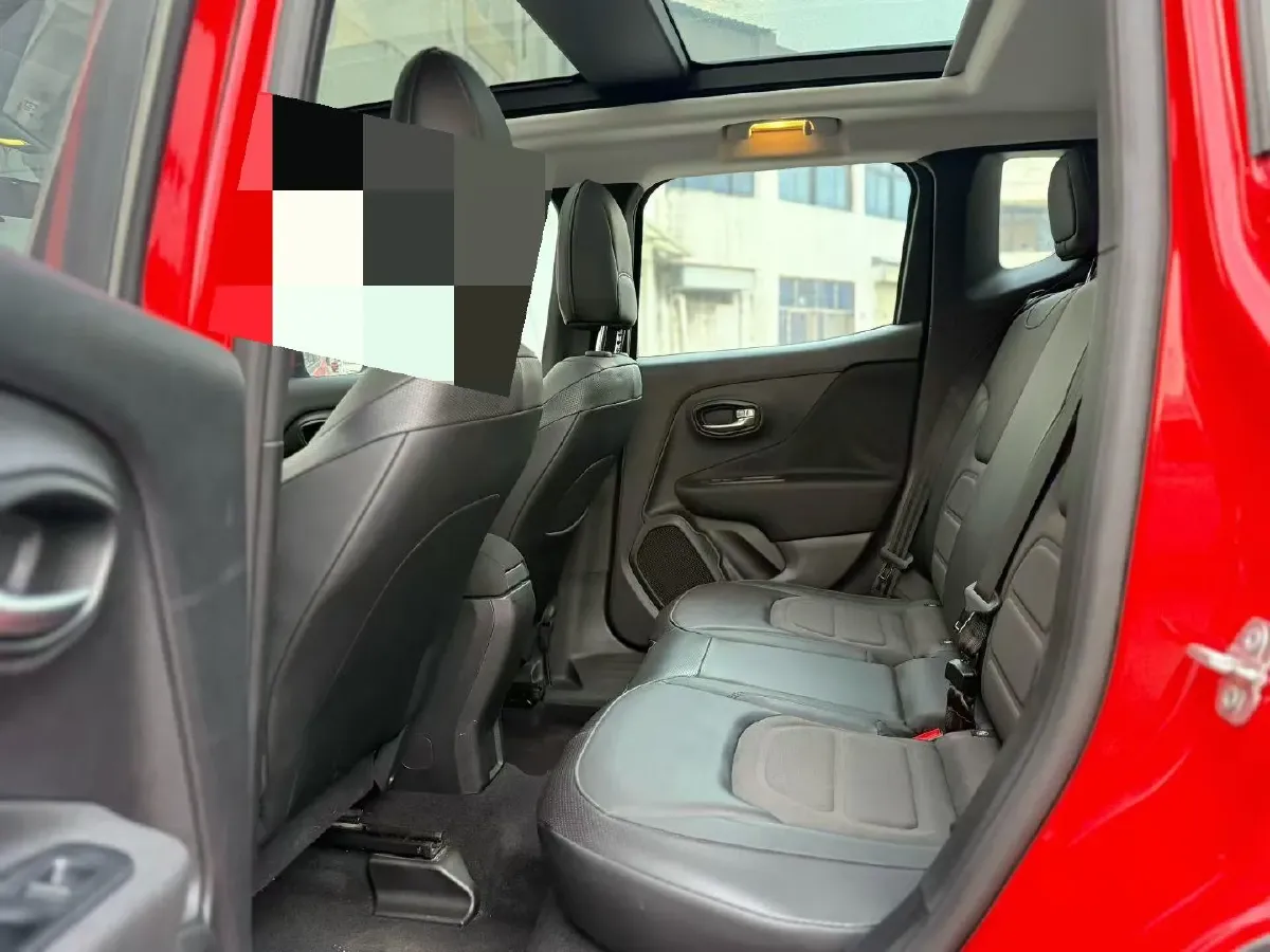 2019 Jeep Renegade 1.3T 173HP L4 7DCT,autocango,china used car exporter,china ev exporter,chinese used car exporter,chinese used ev exporter