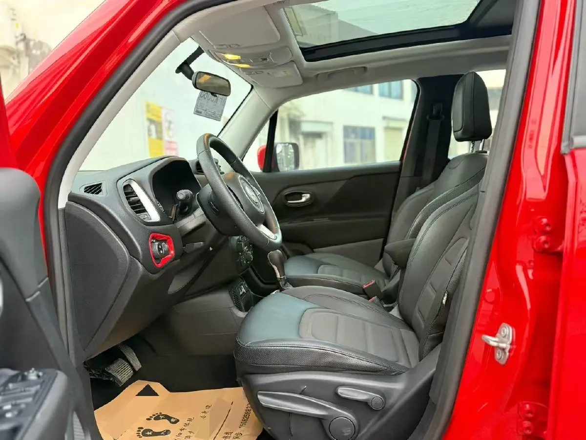 2019 Jeep Renegade 1.3T 173HP L4 7DCT,autocango,china used car exporter,china ev exporter,chinese used car exporter,chinese used ev exporter