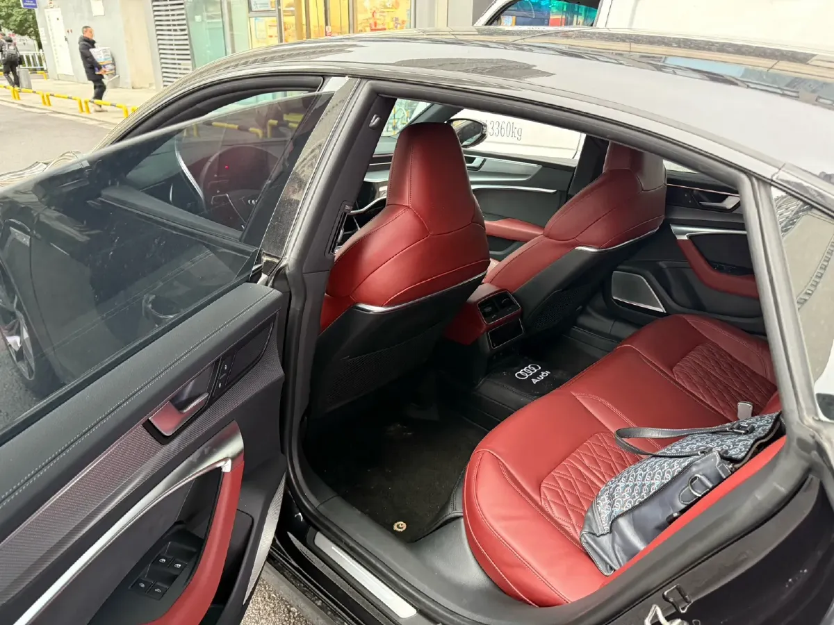 2024 Audi A7L 2.0T 245HP L4 7DCT,autocango,china used car exporter,china ev exporter,chinese used car exporter,chinese used ev exporter