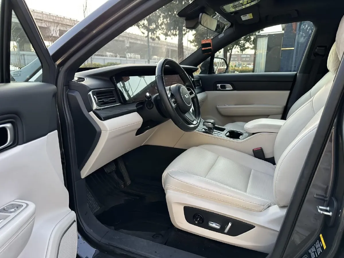 2021 Li ONE Range Extended 131HP REEV 40.5KWH,autocango,china used car exporter,china ev exporter,chinese used car exporter,chinese used ev exporter