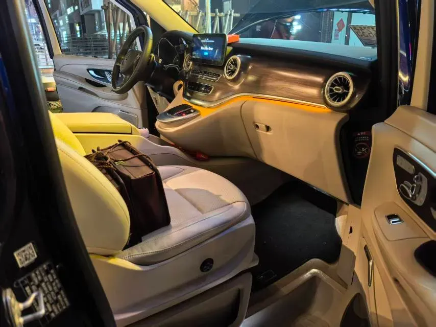 2021 Mercedes-Benz V Class 2.0T 211HP L4 9AT,autocango,china used car exporter,china ev exporter,chinese used car exporter,chinese used ev exporter