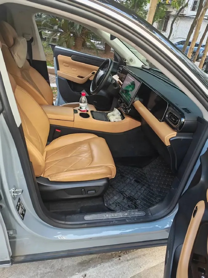 2024 Leapmotor C11 1.5L 95HP L4 REEV 43.74KWH,autocango,china used car exporter,china ev exporter,chinese used car exporter,chinese used ev exporter