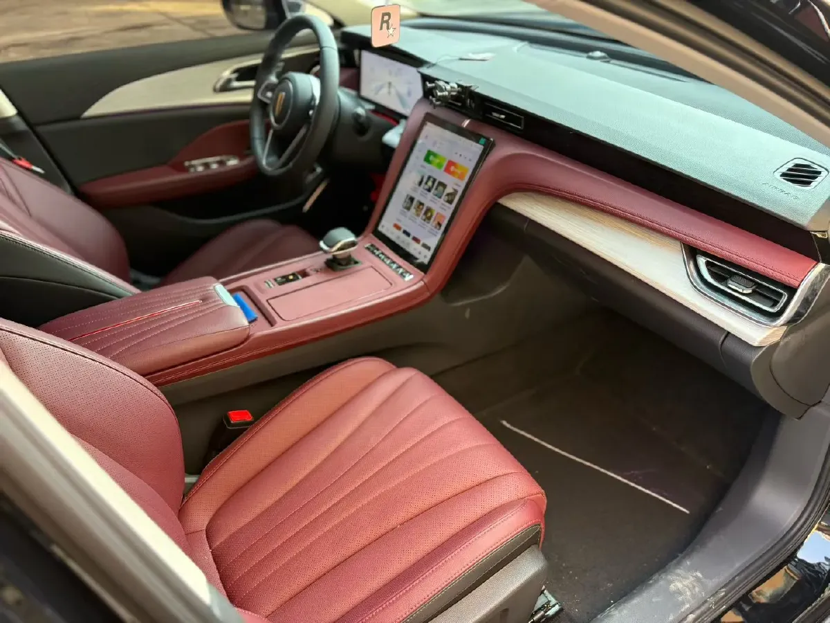 2025 HongQi H5 1.5T 169HP L4 1DHT Hybrid,autocango,china used car exporter,china ev exporter,chinese used car exporter,chinese used ev exporter