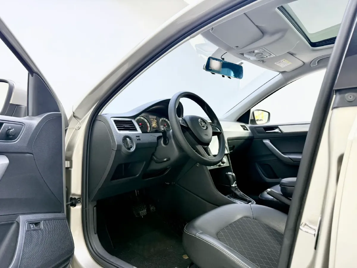 2019 SWM G01 1.5T 156HP L4 6AT,autocango,china used car exporter,china ev exporter,chinese used car exporter,chinese used ev exporter