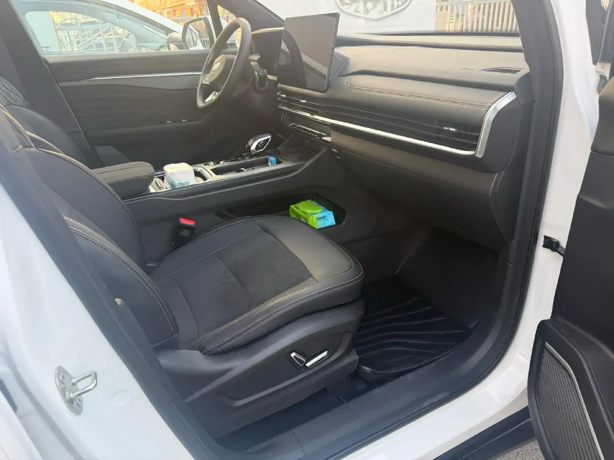 2025 Geely Okavango L 2.0T 218HP L4 7DCT,autocango,china used car exporter,china ev exporter,chinese used car exporter,chinese used ev exporter