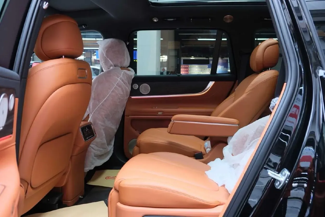 2025 AITO AITO M9 REEV 160HP REEV 52KWH,autocango,china used car exporter,china ev exporter,chinese used car exporter,chinese used ev exporter