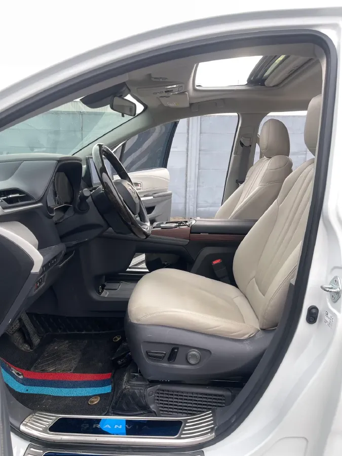 2023 Toyota Granvia 2.5L 189HP L4 E-CVT Hybrid,autocango,china used car exporter,china ev exporter,chinese used car exporter,chinese used ev exporter