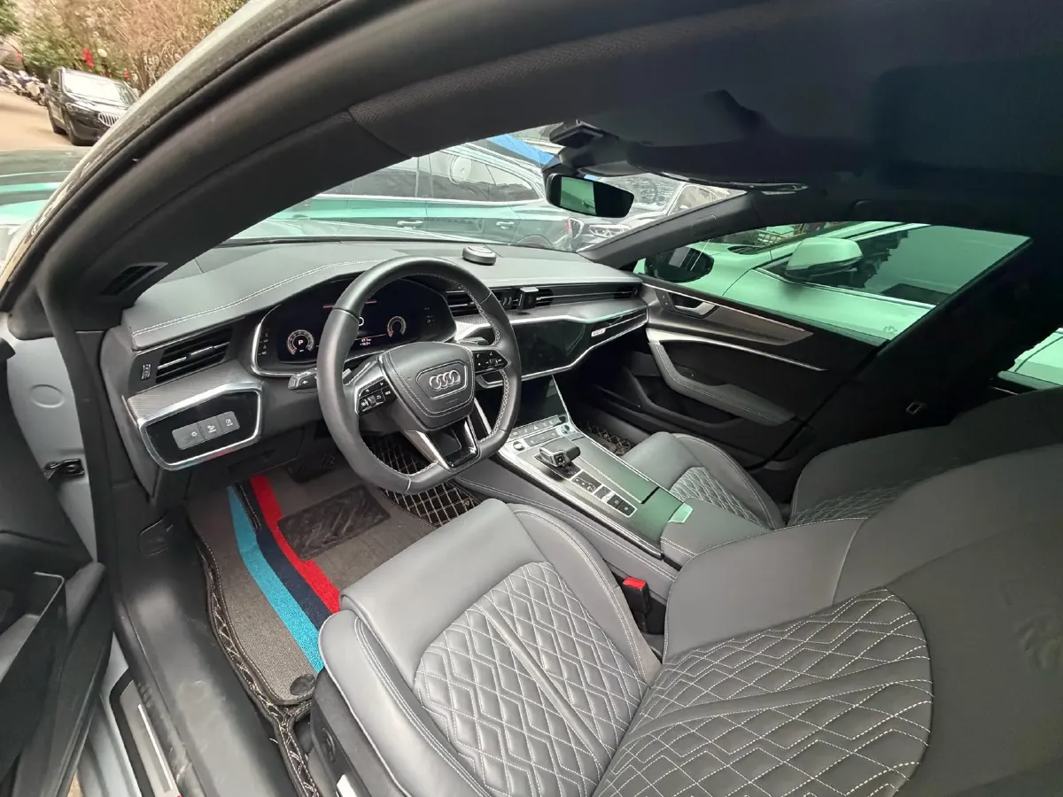 2024 Audi A7L 2.0T 245HP L4 7DCT,autocango,china used car exporter,china ev exporter,chinese used car exporter,chinese used ev exporter