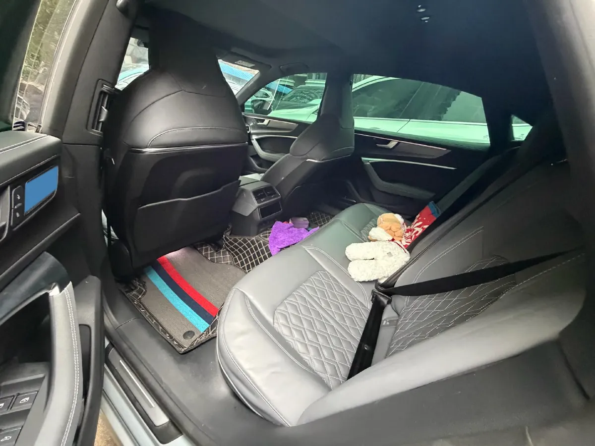 2024 Audi A7L 2.0T 245HP L4 7DCT,autocango,china used car exporter,china ev exporter,chinese used car exporter,chinese used ev exporter