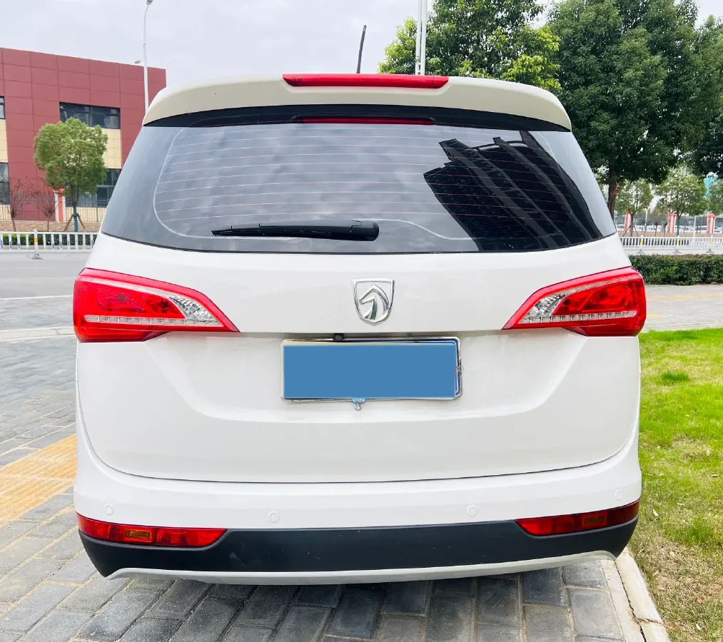 2017 BaoJun 730 1.5T 150HP L4 6MT,autocango,china used car exporter,china ev exporter,chinese used car exporter,chinese used ev exporter
