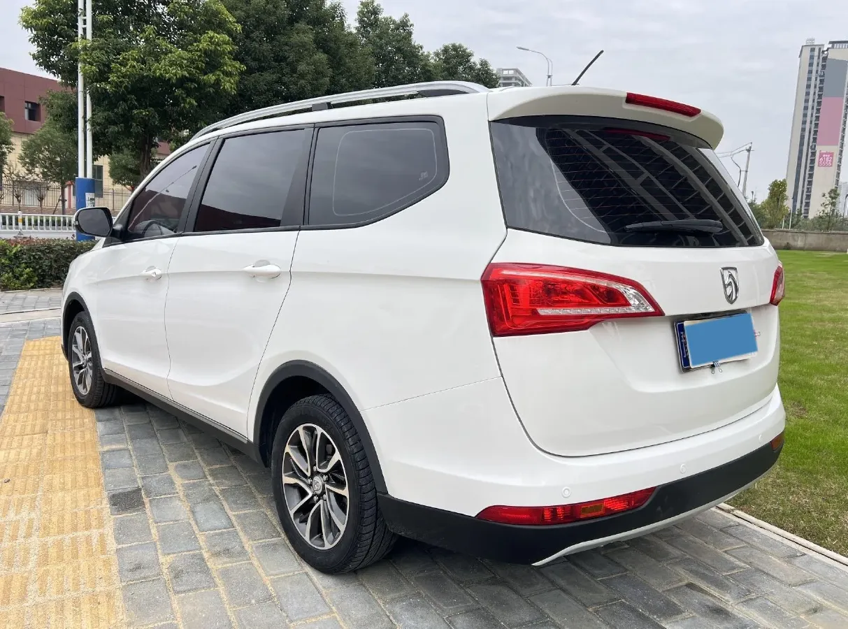 2017 BaoJun 730 1.5T 150HP L4 6MT,autocango,china used car exporter,china ev exporter,chinese used car exporter,chinese used ev exporter