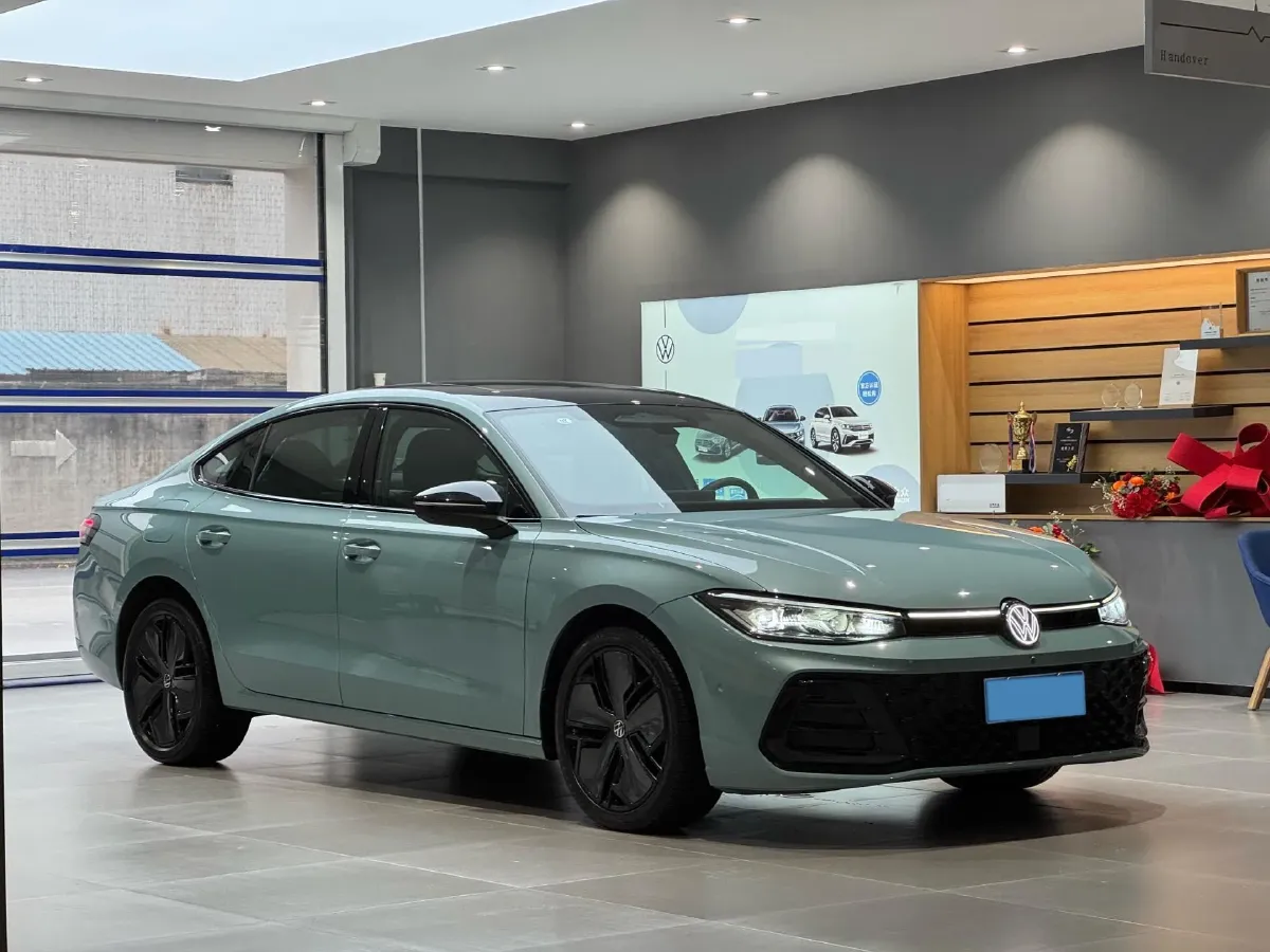 2025 Volkswagen Passat 2.0T 220HP L4 7DCT,autocango,china used car exporter,china ev exporter,chinese used car exporter,chinese used ev exporter