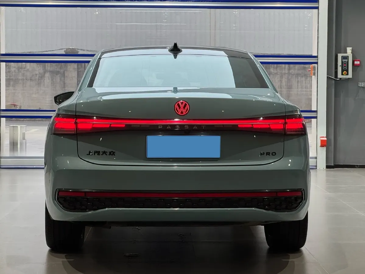 2025 Volkswagen Passat 2.0T 220HP L4 7DCT,autocango,china used car exporter,china ev exporter,chinese used car exporter,chinese used ev exporter