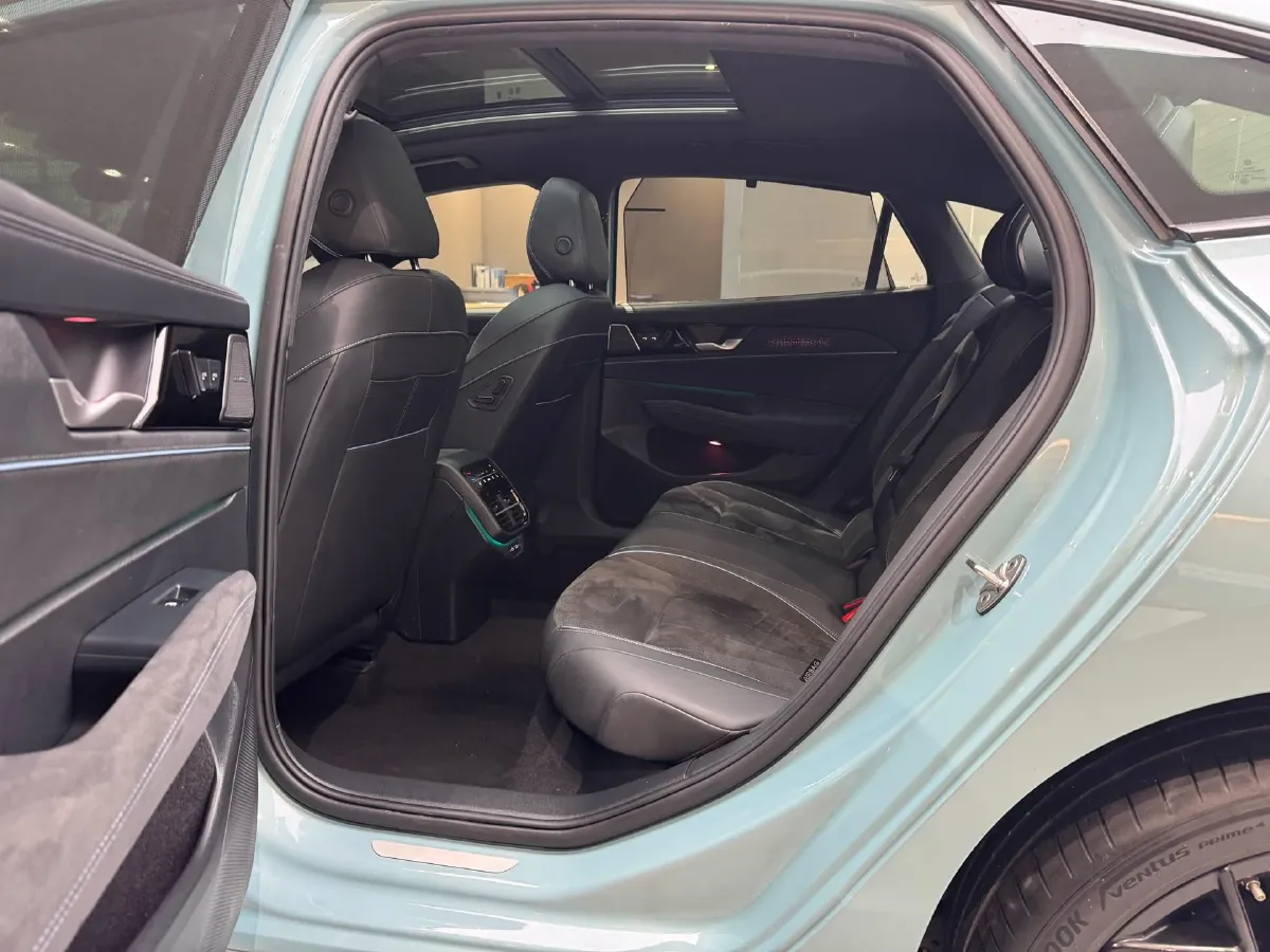 2025 Volkswagen Passat 2.0T 220HP L4 7DCT,autocango,china used car exporter,china ev exporter,chinese used car exporter,chinese used ev exporter