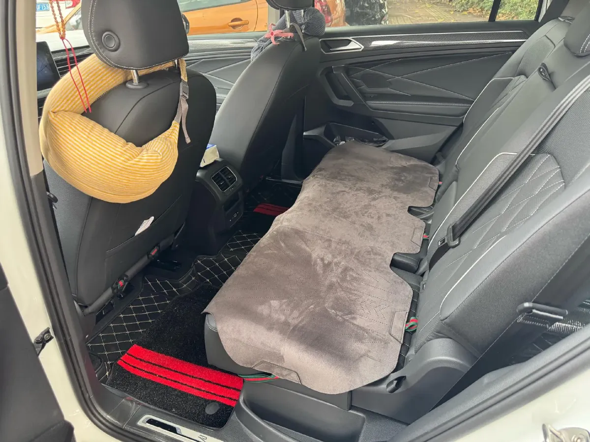 2024 Volkswagen Tiguan L 2.0T 220HP L4 7DCT,autocango,china used car exporter,china ev exporter,chinese used car exporter,chinese used ev exporter