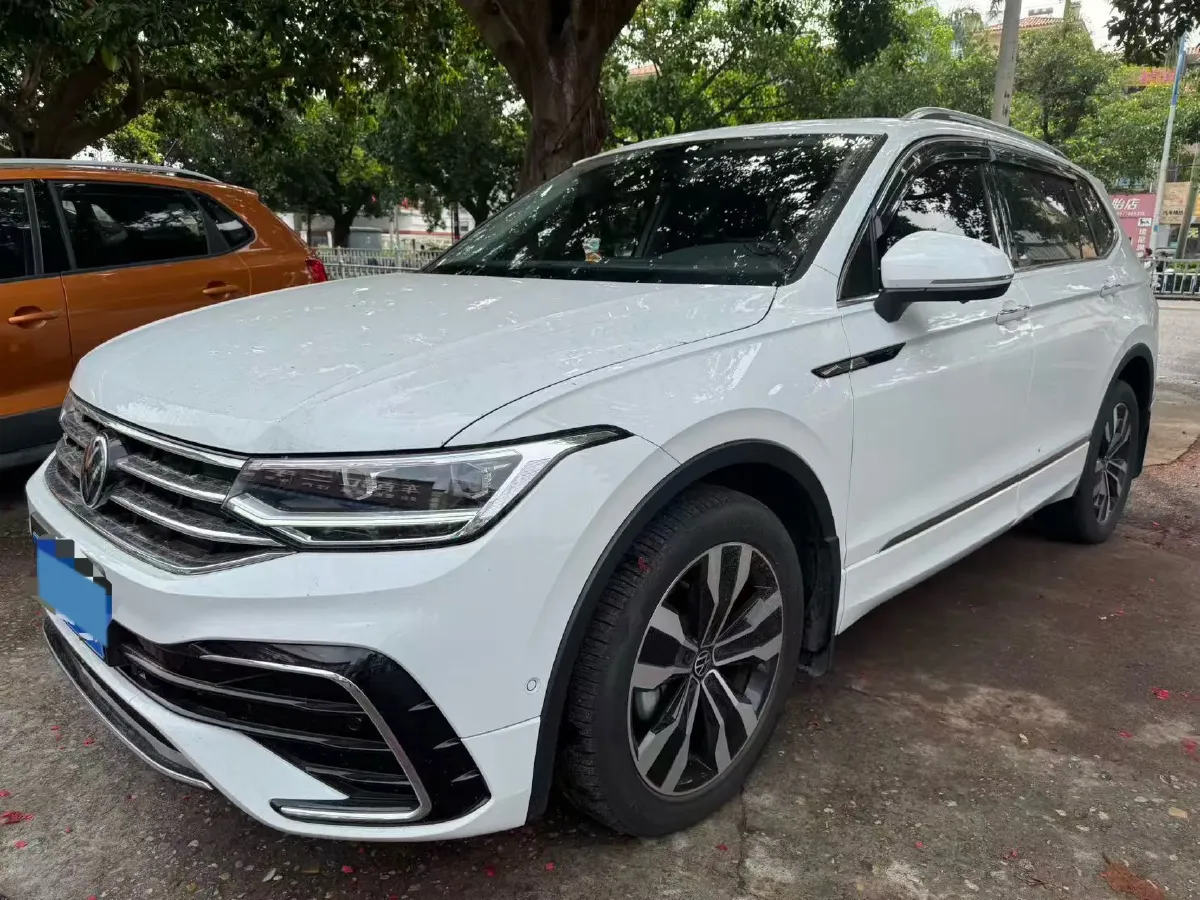 2024 Volkswagen Tiguan L 2.0T 220HP L4 7DCT,autocango,china used car exporter,china ev exporter,chinese used car exporter,chinese used ev exporter