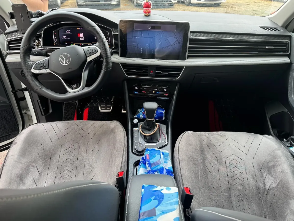 2024 Volkswagen Tiguan L 2.0T 220HP L4 7DCT,autocango,china used car exporter,china ev exporter,chinese used car exporter,chinese used ev exporter