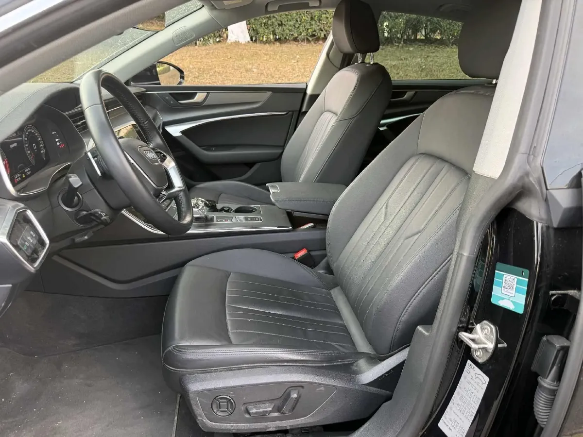 2021 Audi A7 2.0T 190HP L4 7DCT,autocango,china used car exporter,china ev exporter,chinese used car exporter,chinese used ev exporter