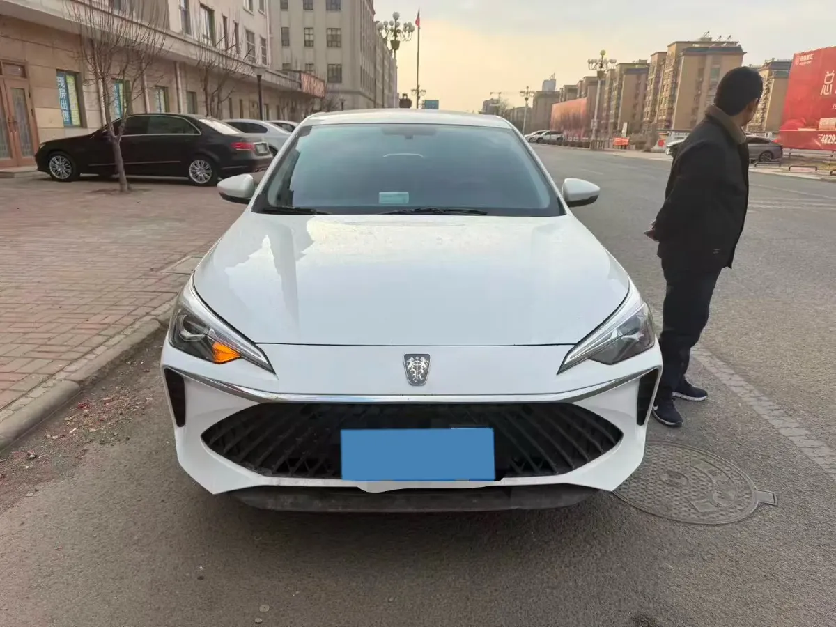 2023 Roewe i5 1.5L 129HP L4 5MT,autocango,china used car exporter,china ev exporter,chinese used car exporter,chinese used ev exporter