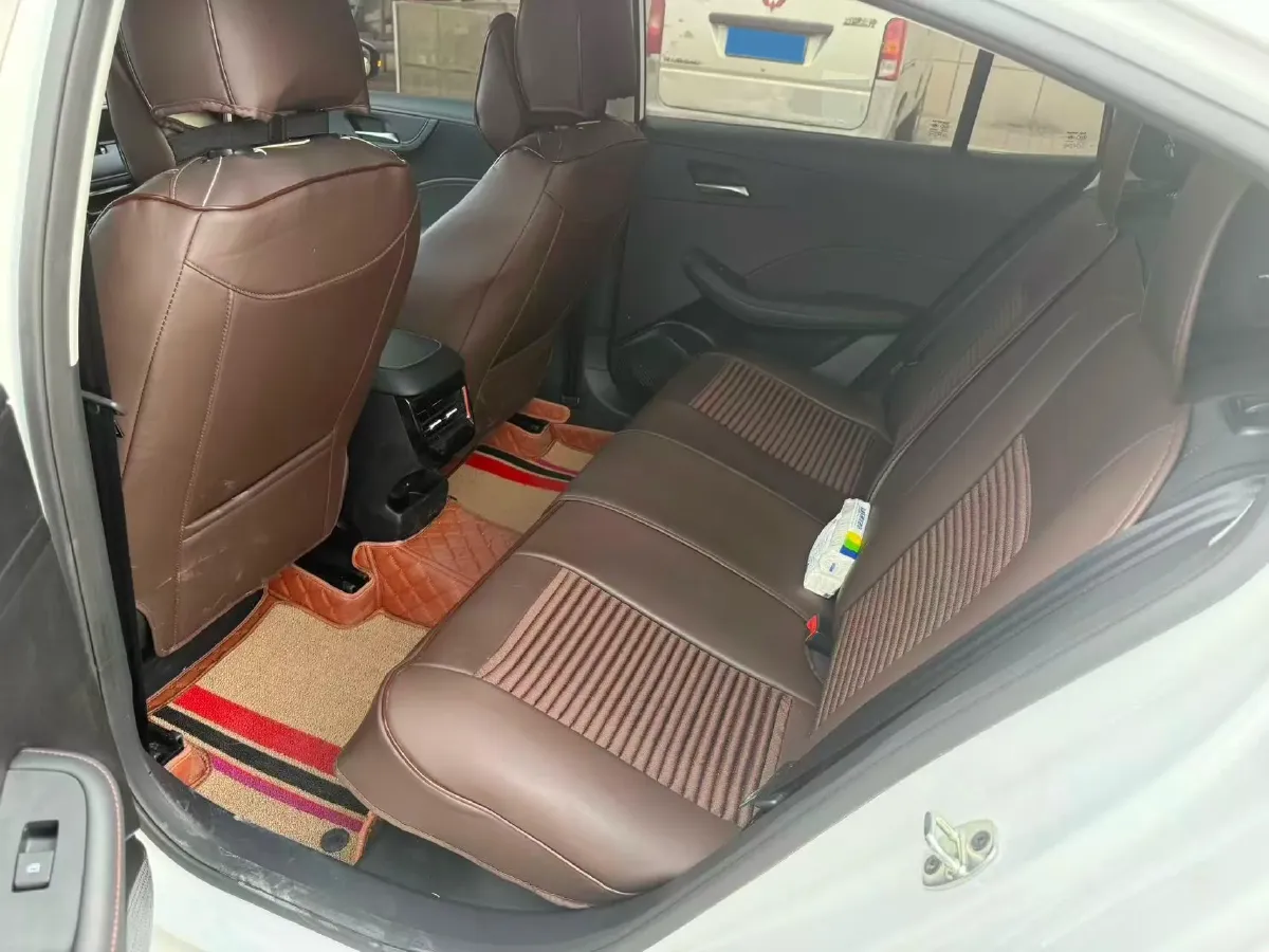 2023 Roewe i5 1.5L 129HP L4 5MT,autocango,china used car exporter,china ev exporter,chinese used car exporter,chinese used ev exporter