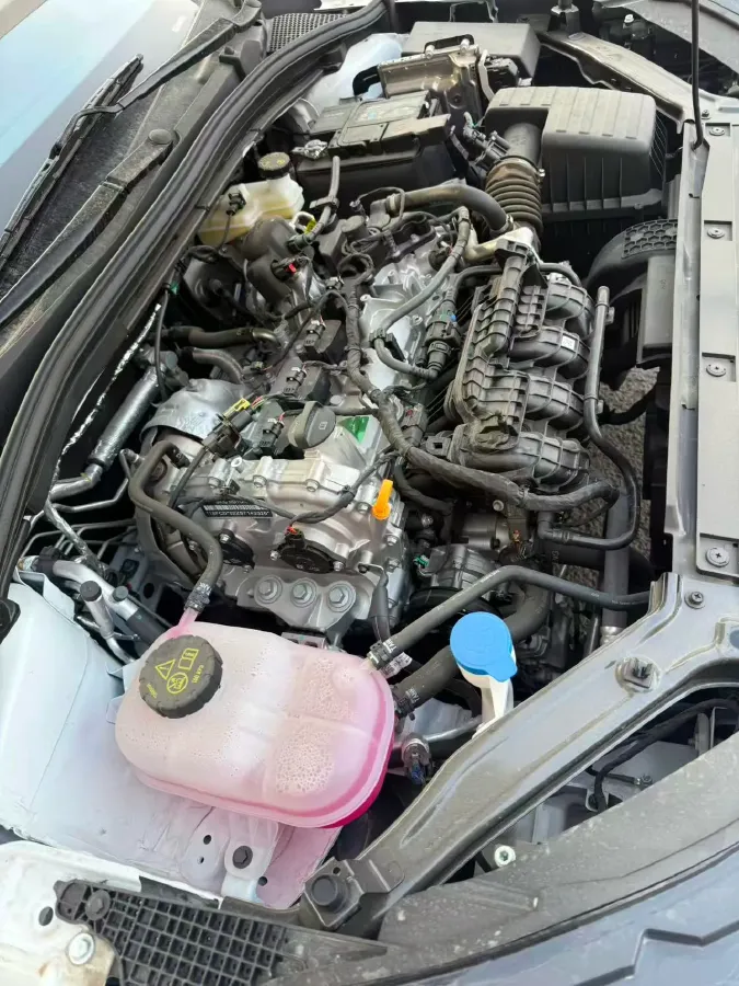 2023 Roewe i5 1.5L 129HP L4 5MT,autocango,china used car exporter,china ev exporter,chinese used car exporter,chinese used ev exporter