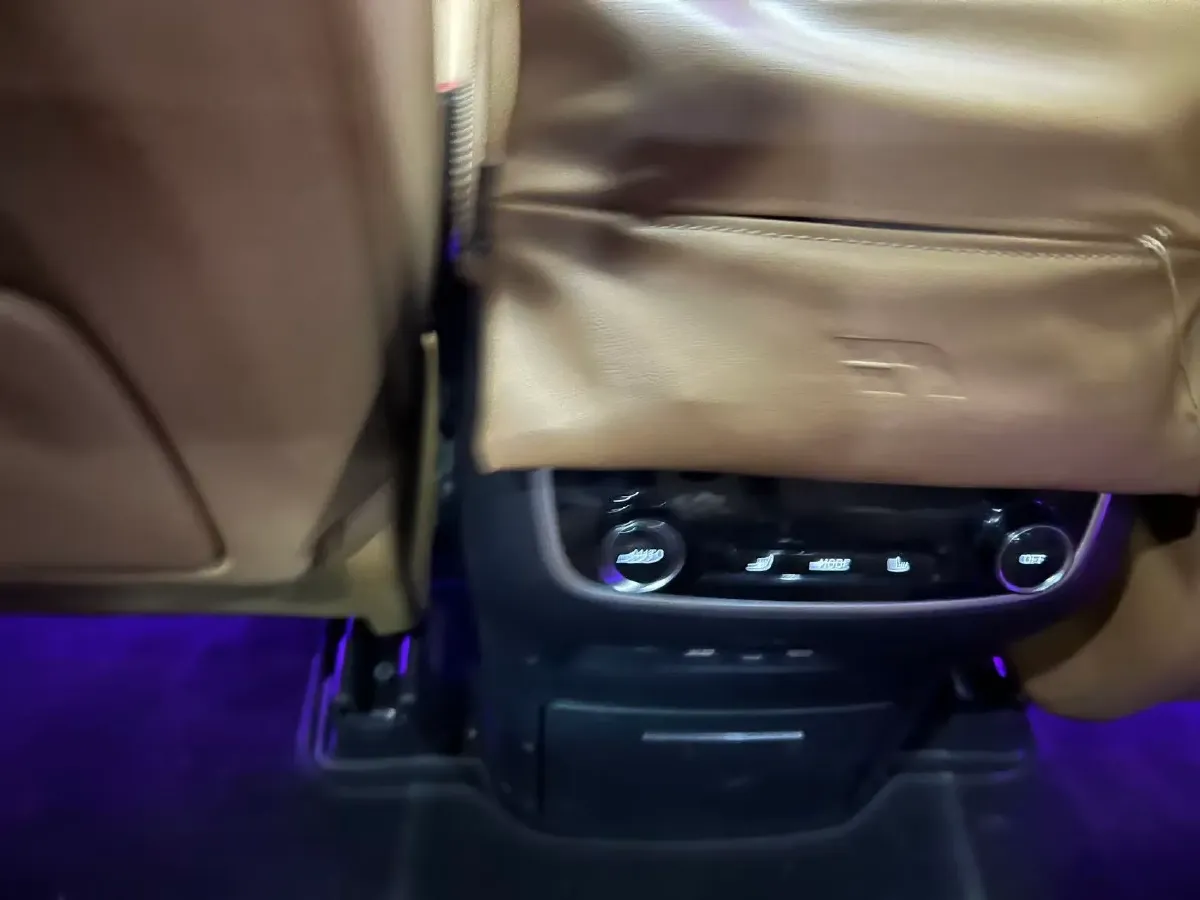 2021 Li ONE Range Extended 131HP REEV 40.5KWH,autocango,china used car exporter,china ev exporter,chinese used car exporter,chinese used ev exporter