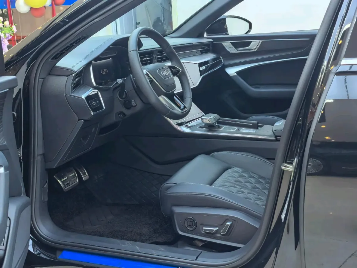 2026 Audi A6L 2.0T 245HP L4 7DCT,autocango,china used car exporter,china ev exporter,chinese used car exporter,chinese used ev exporter