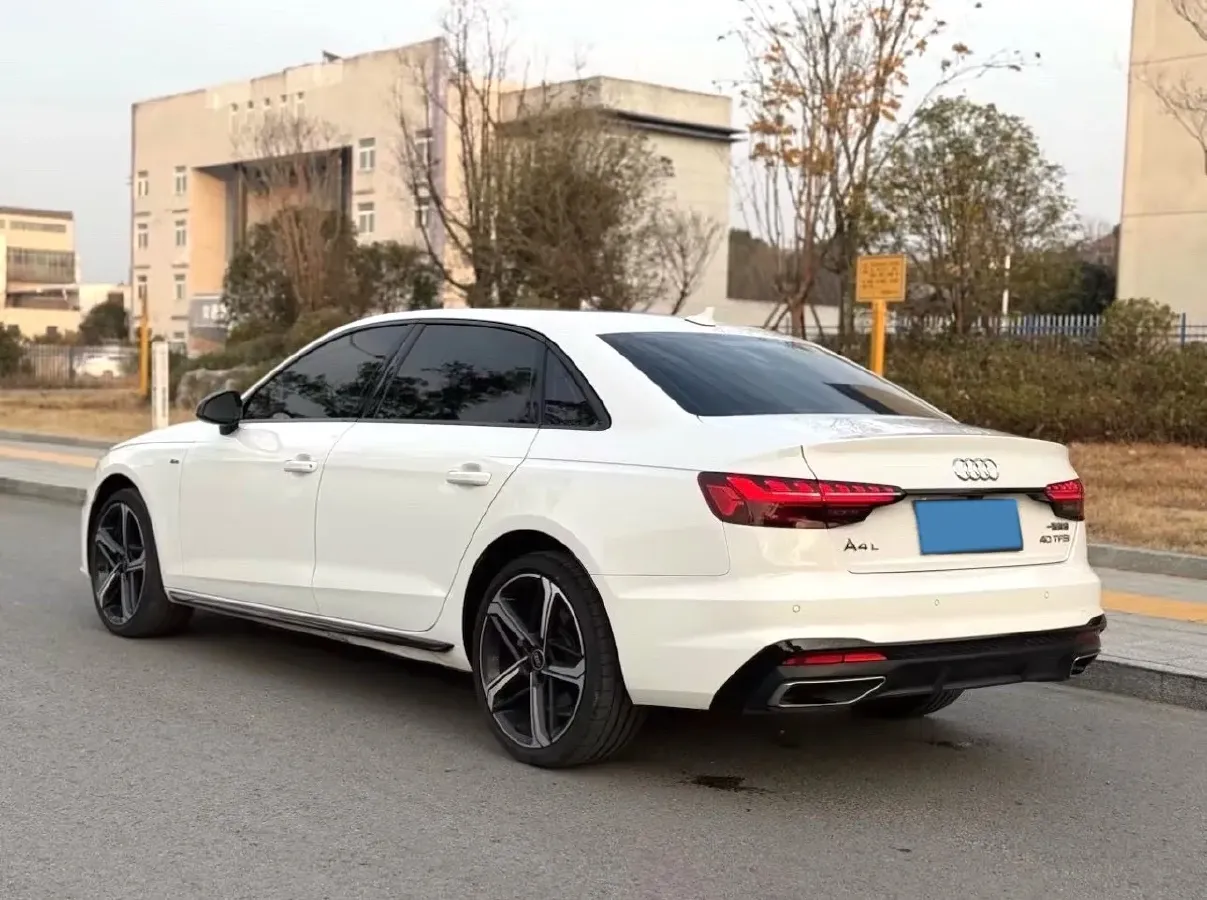 2024 Audi A4L 2.0T 190HP L4 7DCT,autocango,china used car exporter,china ev exporter,chinese used car exporter,chinese used ev exporter