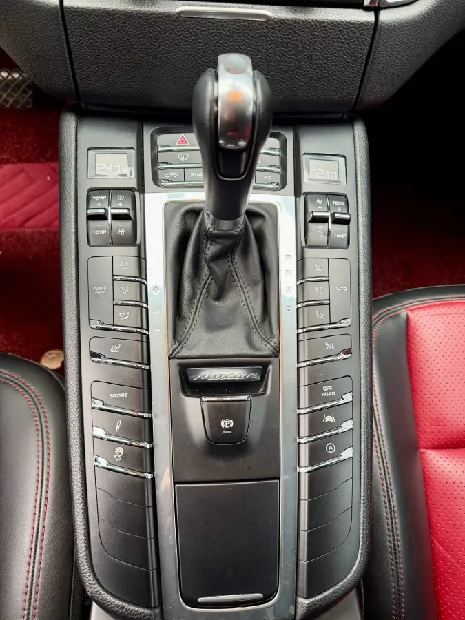 2017 Porsche Macan 2.0T 252HP L4 7DCT,autocango,china used car exporter,china ev exporter,chinese used car exporter,chinese used ev exporter