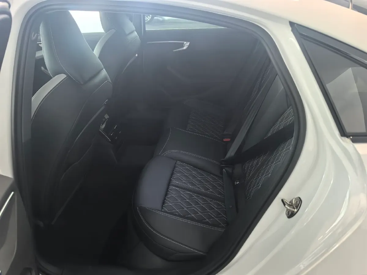 2026 Audi A5L 2.0T 204HP L4 7DCT,autocango,china used car exporter,china ev exporter,chinese used car exporter,chinese used ev exporter