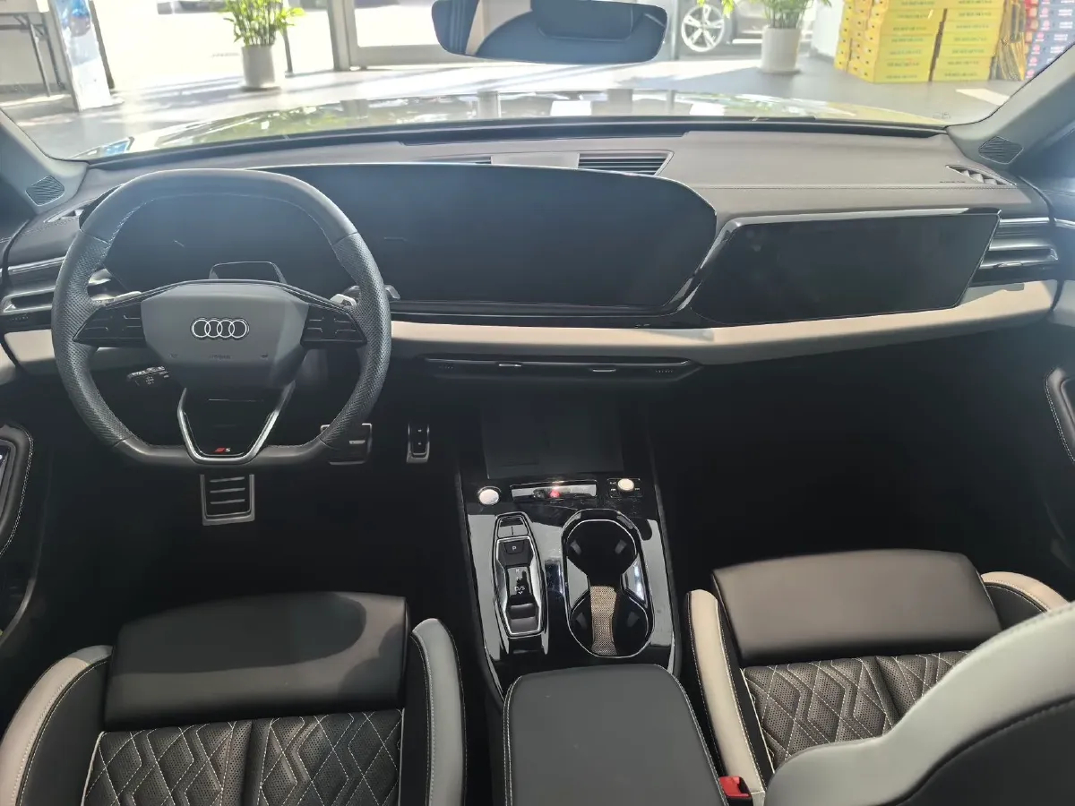 2026 Audi A5L 2.0T 204HP L4 7DCT,autocango,china used car exporter,china ev exporter,chinese used car exporter,chinese used ev exporter