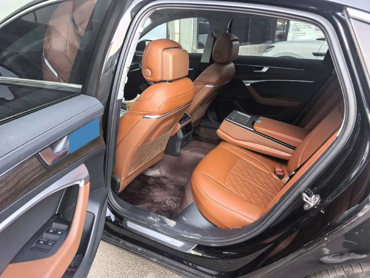 2021 Audi A6L 2.0T 224HP L4 7DCT,autocango,china used car exporter,china ev exporter,chinese used car exporter,chinese used ev exporter