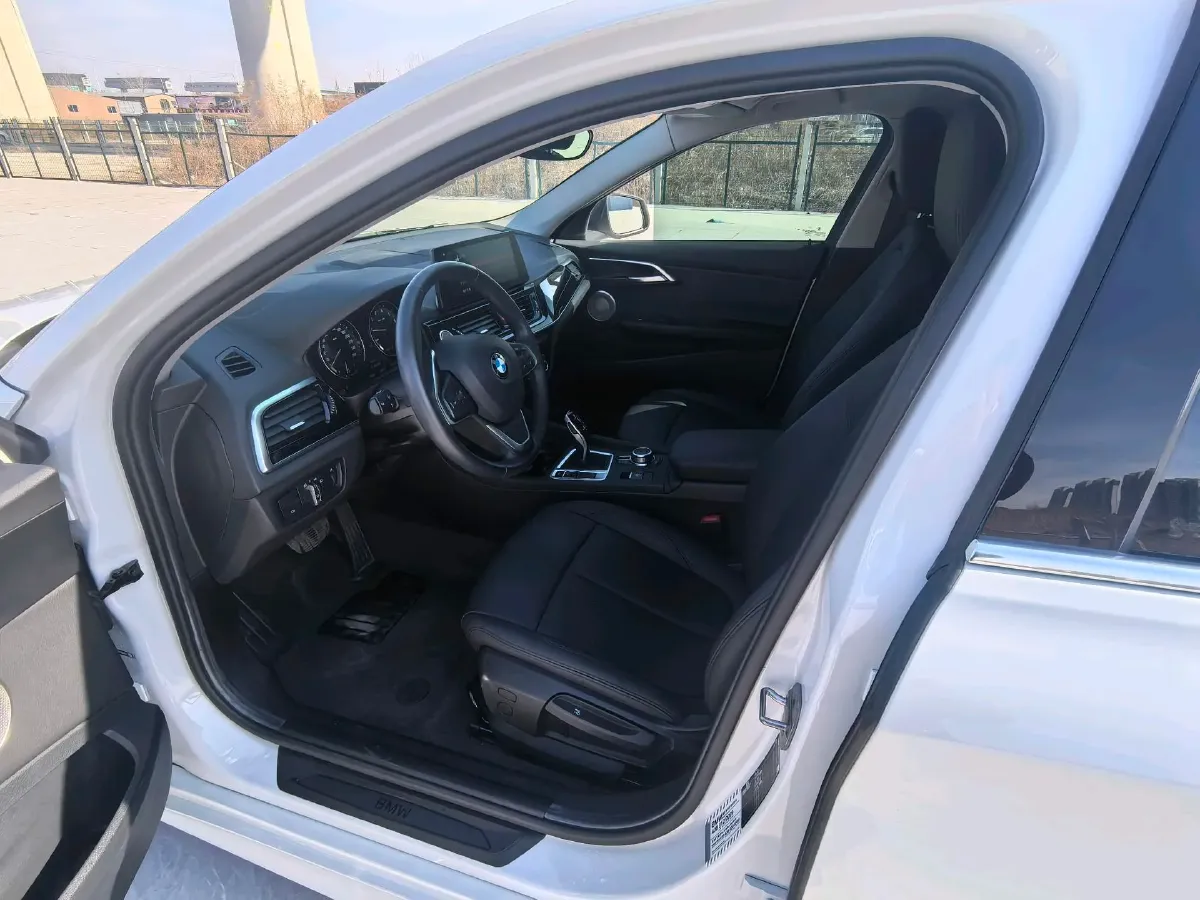 2022 BMW 1 Series 1.5T 140HP L3 7DCT,autocango,china used car exporter,china ev exporter,chinese used car exporter,chinese used ev exporter