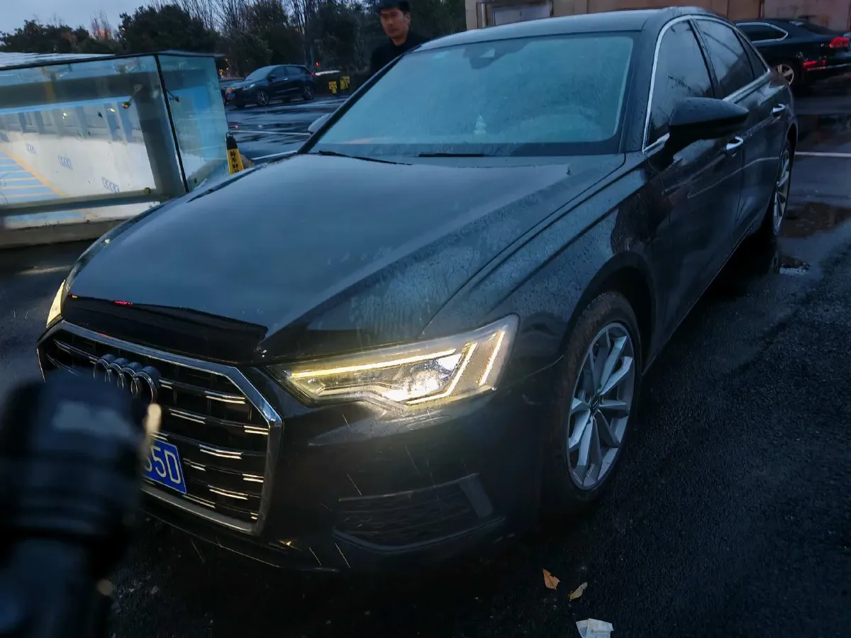 2019 Audi A6L 2.0T 190HP L4 7DCT,autocango,china used car exporter,china ev exporter,chinese used car exporter,chinese used ev exporter