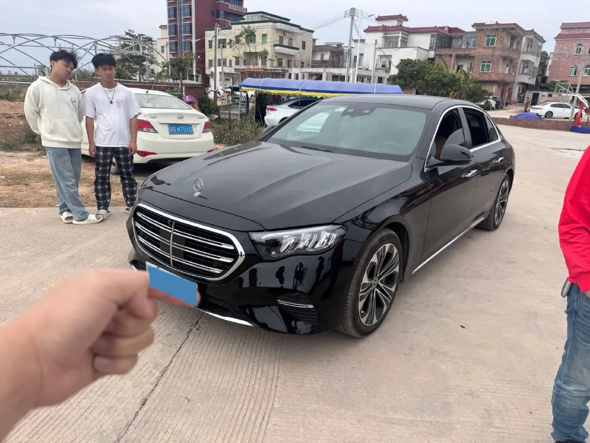 2024 Mercedes-Benz E Class 2.0T 204HP L4 9AT PHEV 25.4KWH,autocango,china used car exporter,china ev exporter,chinese used car exporter,chinese used ev exporter