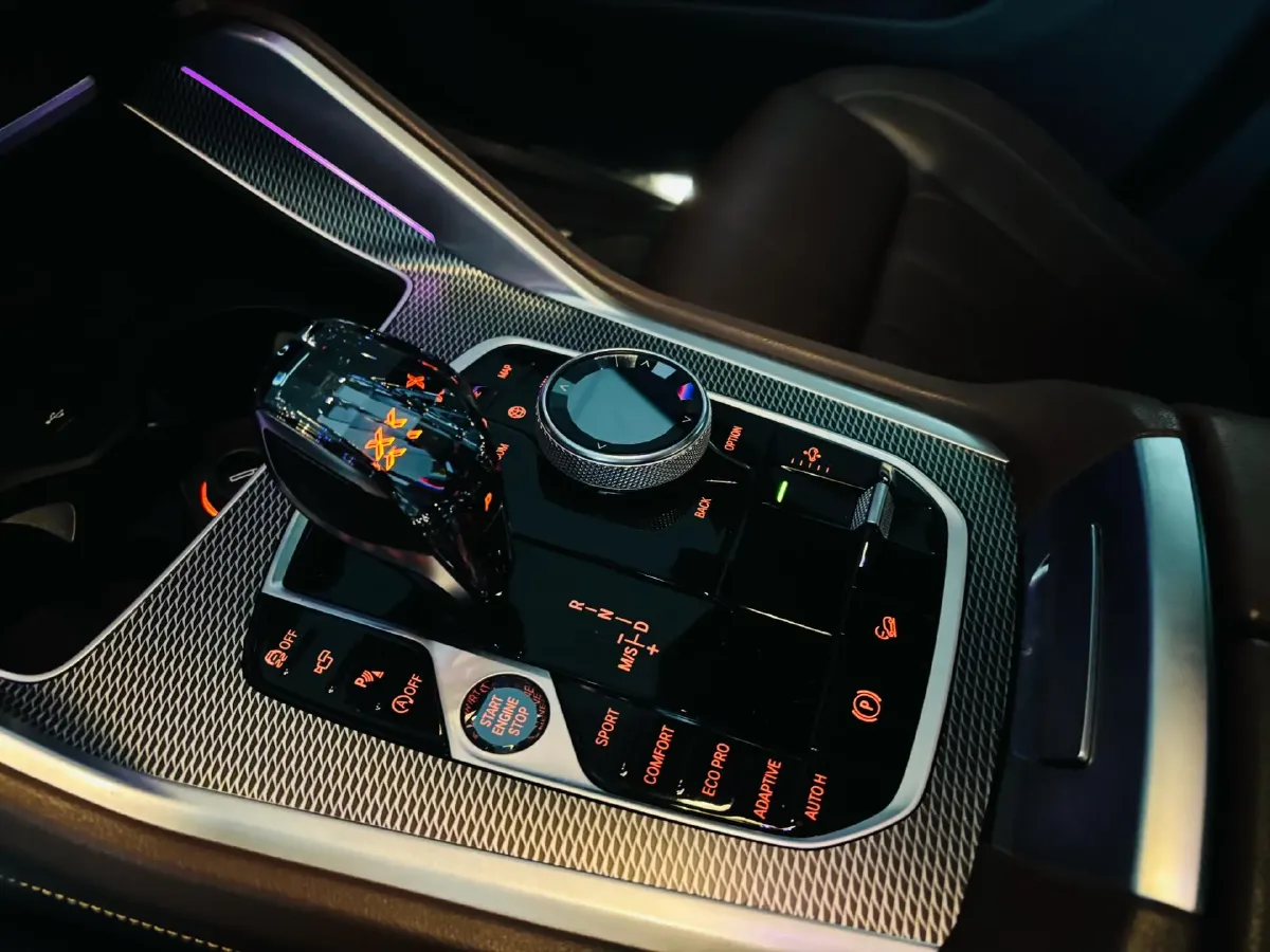 2021 BMW X6 3.0T 340HP L6 8AT,autocango,china used car exporter,china ev exporter,chinese used car exporter,chinese used ev exporter