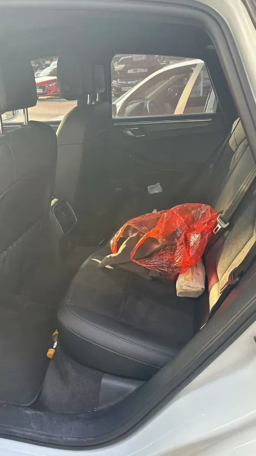 2021 Porsche Macan 2.0T 252HP L4 7DCT,autocango,china used car exporter,china ev exporter,chinese used car exporter,chinese used ev exporter