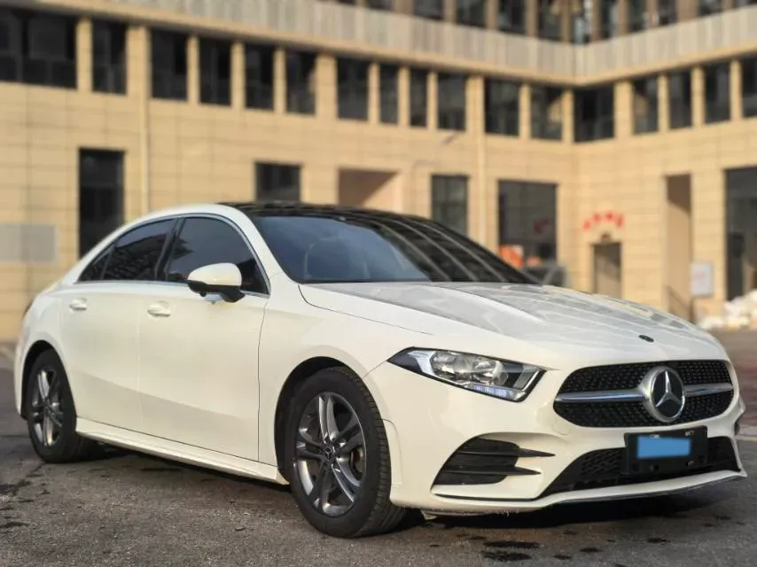 2022 Mercedes-Benz A Class 1.3T 136HP L4 7DCT,autocango,china used car exporter,china ev exporter,chinese used car exporter,chinese used ev exporter