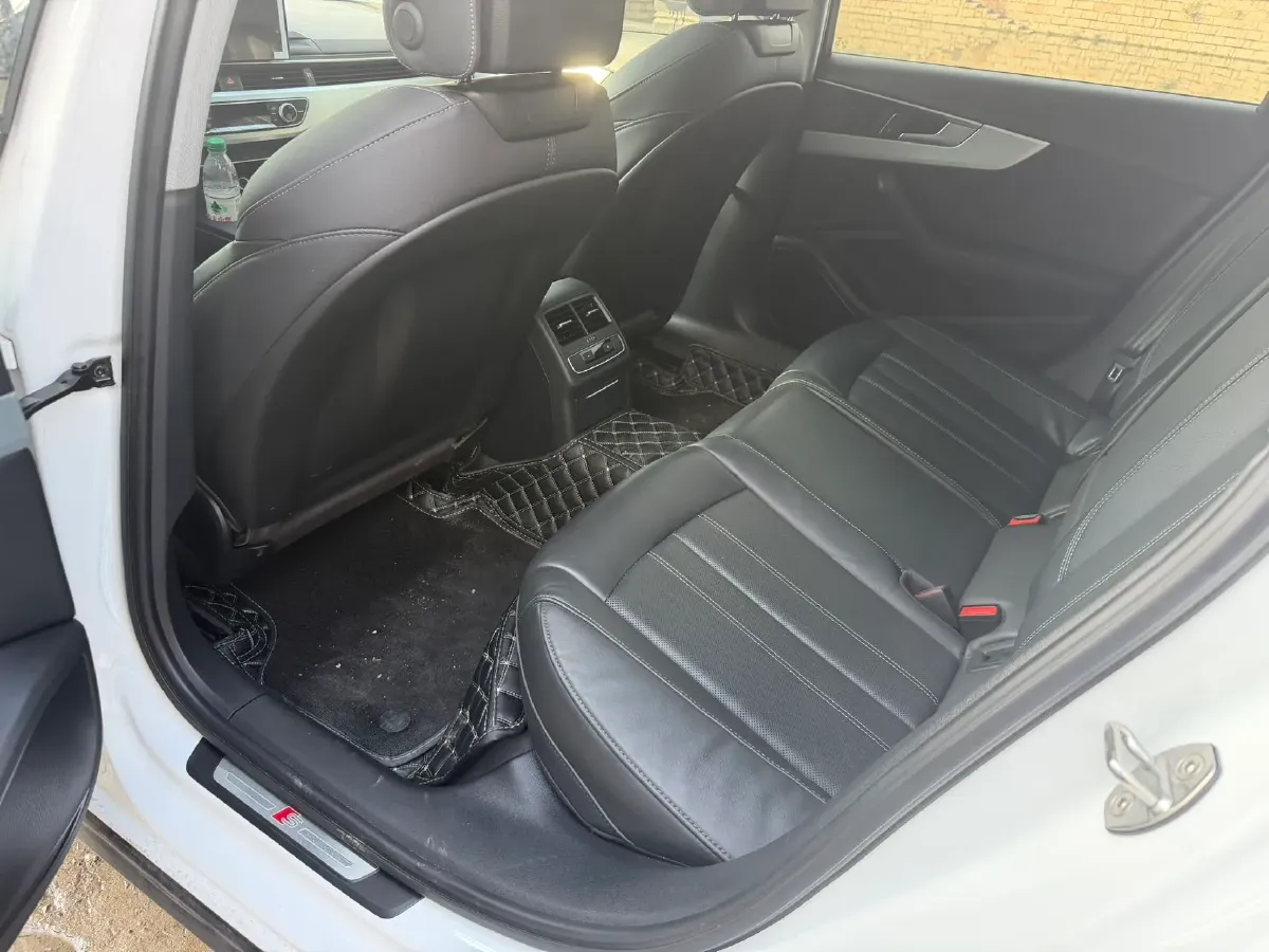 2022 Audi A4L 2.0T 190HP L4 7DCT,autocango,china used car exporter,china ev exporter,chinese used car exporter,chinese used ev exporter