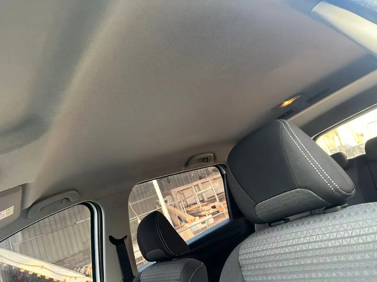 2019 BaoJun 730 1.5L 105HP L4 6MT,autocango,china used car exporter,china ev exporter,chinese used car exporter,chinese used ev exporter