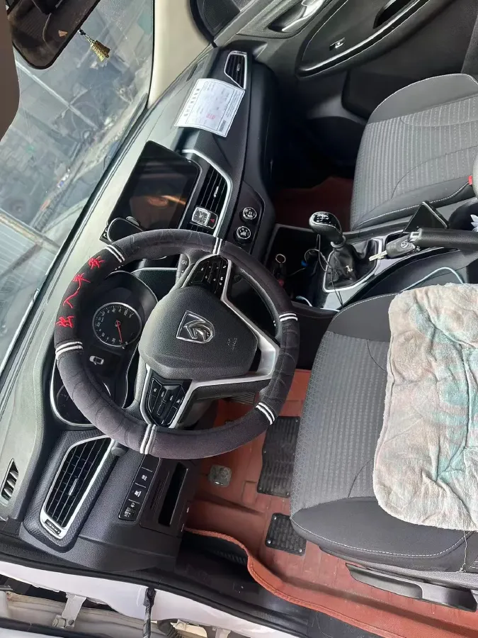 2019 BaoJun 730 1.5L 105HP L4 6MT,autocango,china used car exporter,china ev exporter,chinese used car exporter,chinese used ev exporter