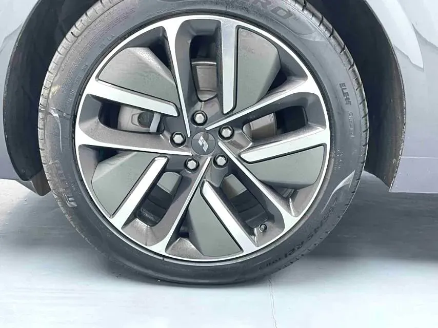 2025 Li L6 Range Extended 154HP L4 REEV,autocango,china used car exporter,china ev exporter,chinese used car exporter,chinese used ev exporter