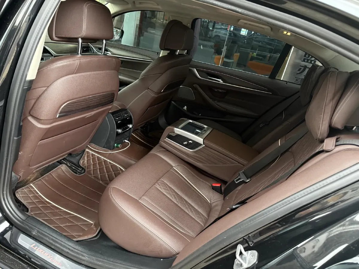 2021 BMW 5 Series 2.0T 252HP L4 8AT,autocango,china used car exporter,china ev exporter,chinese used car exporter,chinese used ev exporter