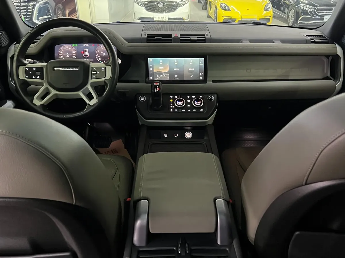 2020 Land Rover Defender 3.0T 400HP L6 8AT,autocango,china used car exporter,china ev exporter,chinese used car exporter,chinese used ev exporter