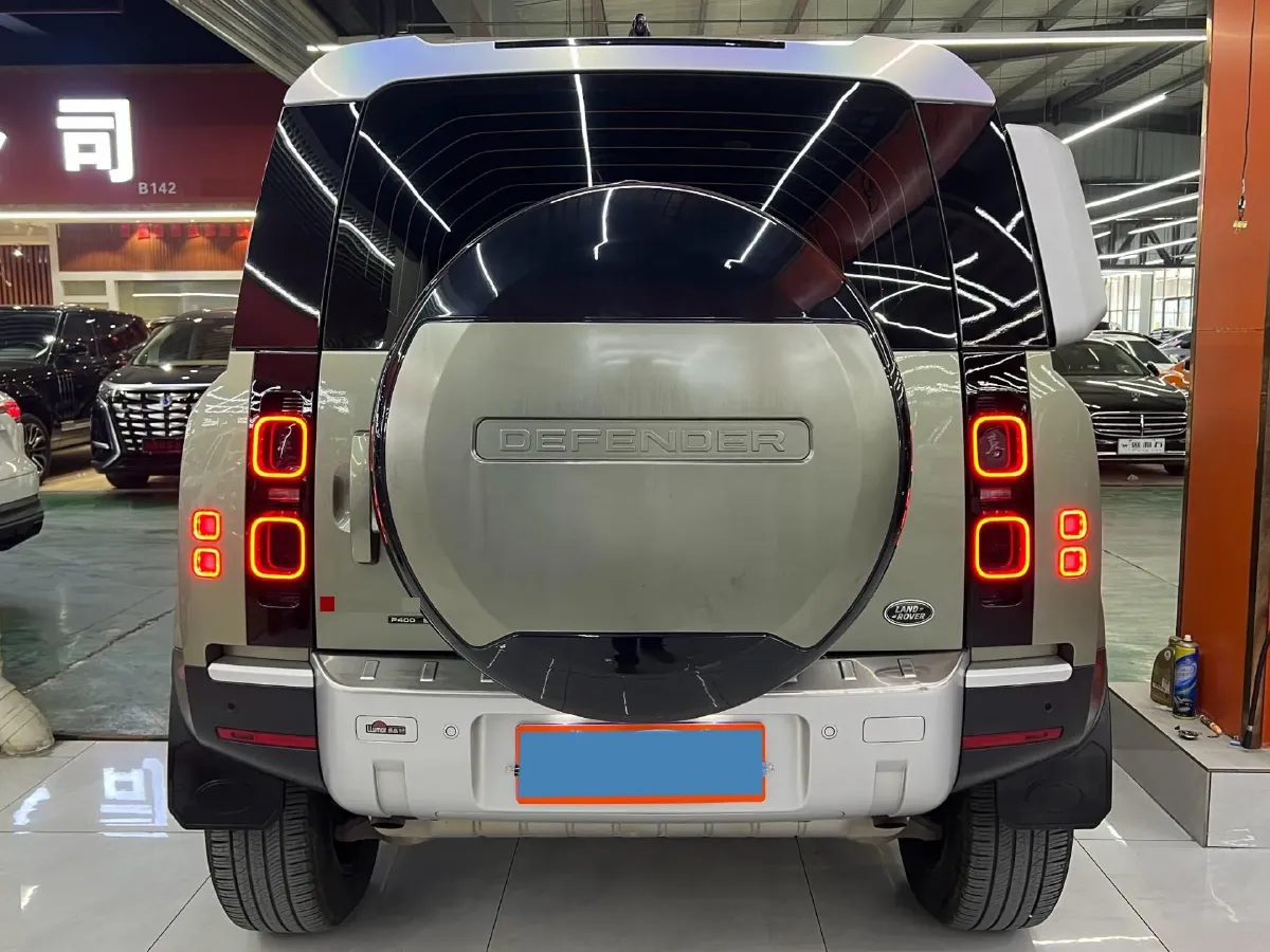 2020 Land Rover Defender 3.0T 400HP L6 8AT,autocango,china used car exporter,china ev exporter,chinese used car exporter,chinese used ev exporter