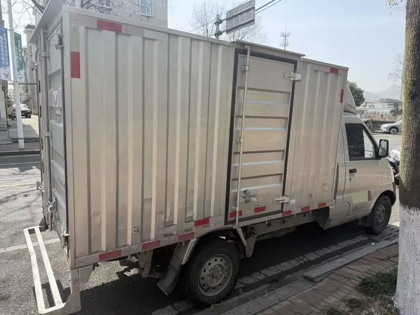 2023 WuLing RongGuang New Truck 1.5L 102HP L4 5MT,autocango,china used car exporter,china ev exporter,chinese used car exporter,chinese used ev exporter